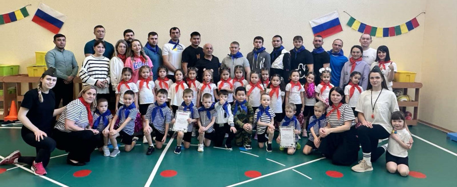 Мы будем громко прославлять мужчину именем Солдат! Мы будем громко прославлять мужчину именем Солдат!.